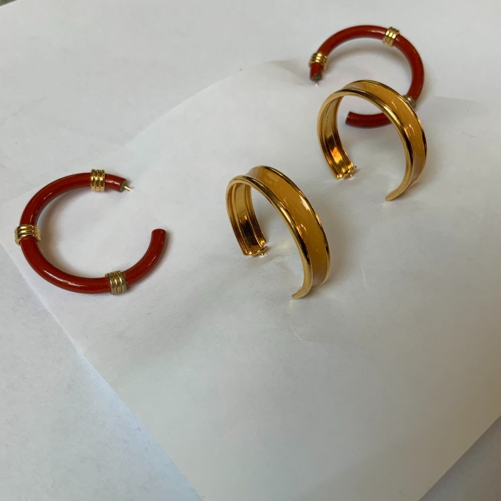 Two pair of hoop pierced earrings; Maroon & Yellow